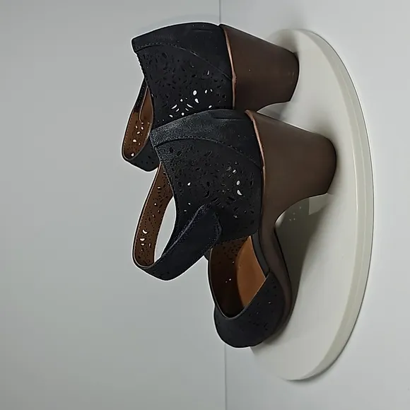 NWOT Easy Spirit Cindie Mary Jane Heels Ankle Strap Block Heel Round Toe Blue 10