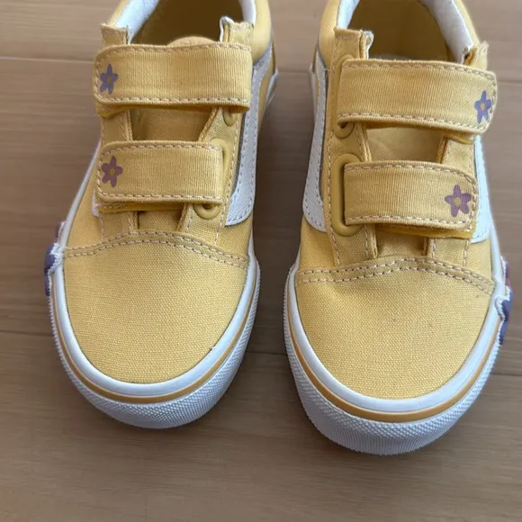 NWOT TODDLER OLD SKOOL V SHOES BANANA YELLOW FLORAL APPLIQUÉS LOW TOP SIZE 10.5
