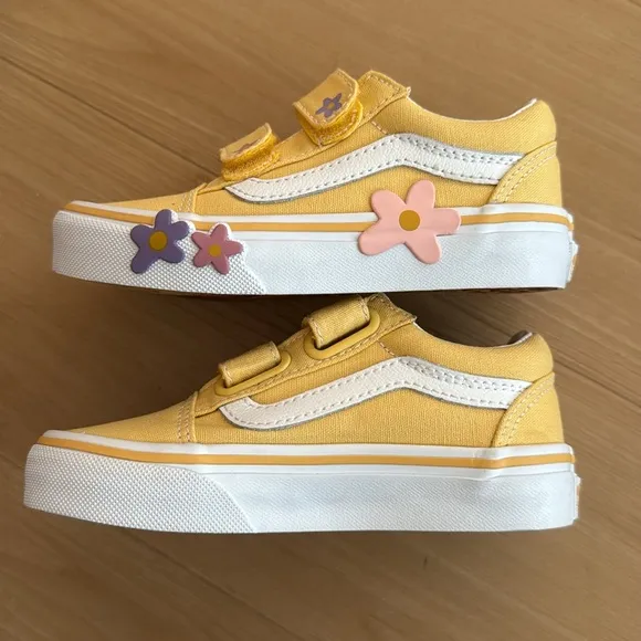 NWOT TODDLER OLD SKOOL V SHOES BANANA YELLOW FLORAL APPLIQUÉS LOW TOP SIZE 10.5