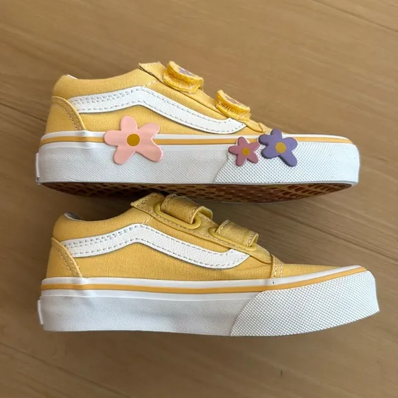 NWOT TODDLER OLD SKOOL V SHOES BANANA YELLOW FLORAL APPLIQUÉS LOW TOP SIZE 10.5
