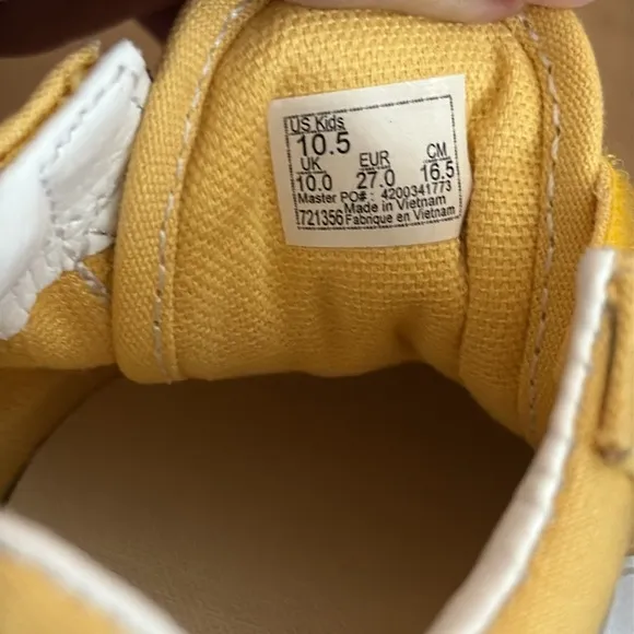 NWOT TODDLER OLD SKOOL V SHOES BANANA YELLOW FLORAL APPLIQUÉS LOW TOP SIZE 10.5