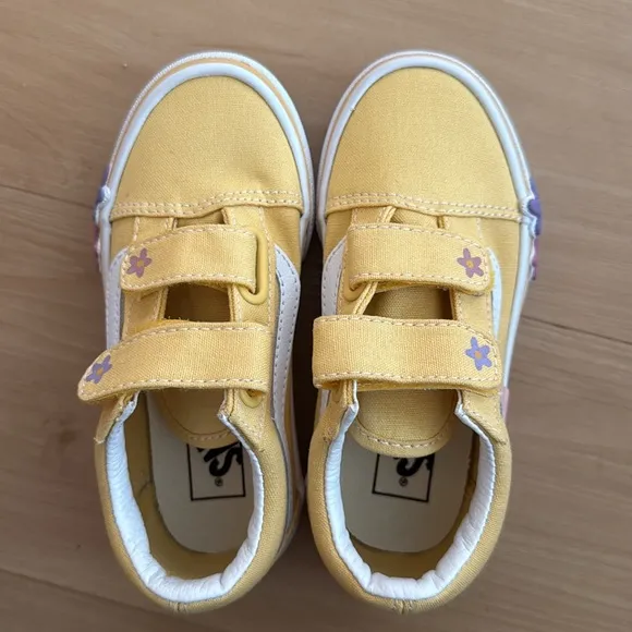 NWOT TODDLER OLD SKOOL V SHOES BANANA YELLOW FLORAL APPLIQUÉS LOW TOP SIZE 10.5