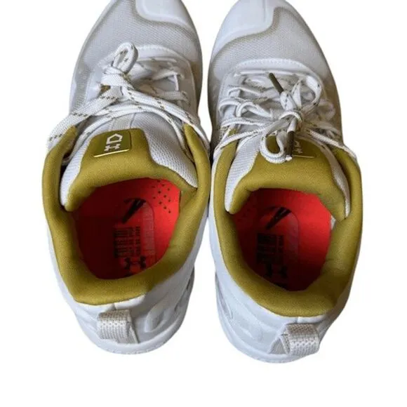 NWOT Under Armour Womens Glyde MT Softball Cleats White Metallic Gold Size 9