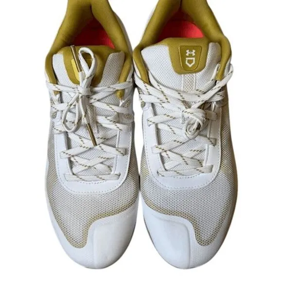 NWOT Under Armour Womens Glyde MT Softball Cleats White Metallic Gold Size 9