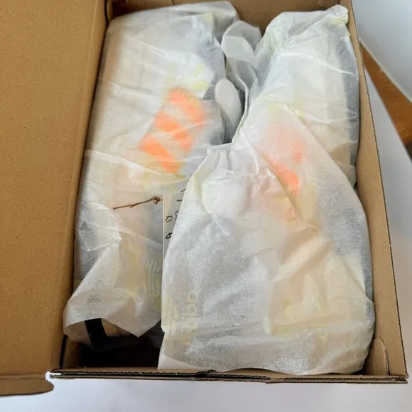 NWT Adidas Forum Low 84 Women’s Sneakers Off White Orange Rush Purple Tint Shoes