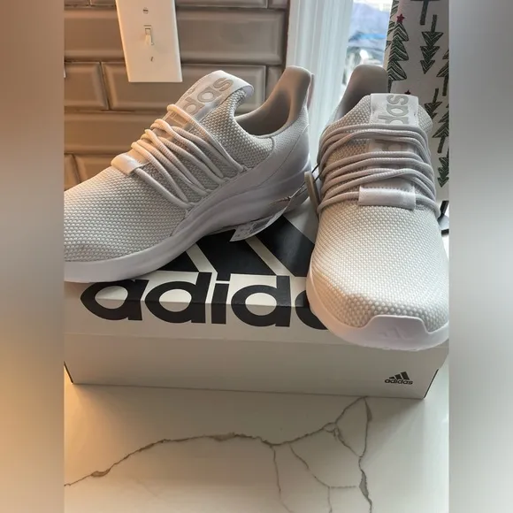 NWT Adidas white lite racer cloudfoam men’s tennis shoes 11