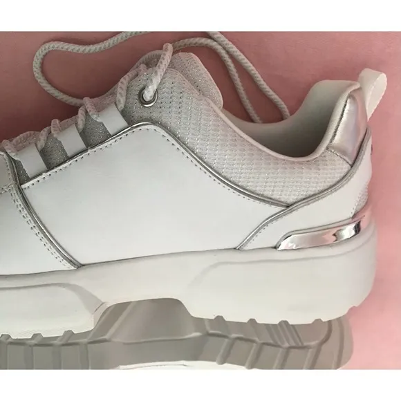 NWT Concept by Skechers to top it off white silver athletic shoes size 8