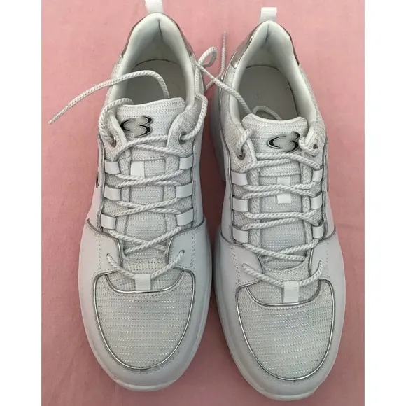 NWT Concept by Skechers to top it off white silver athletic shoes size 8