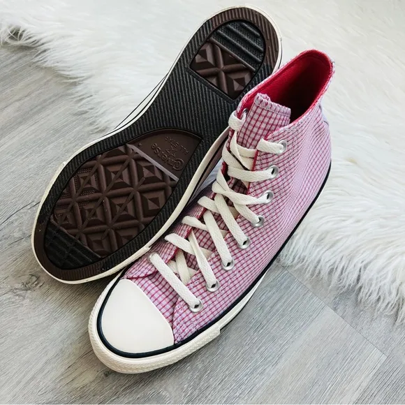 NWT Converse Chuck Taylor All Star Checkered Women’s Shoes