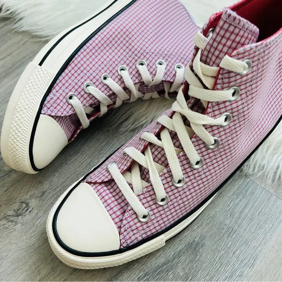 NWT Converse Chuck Taylor All Star Checkered Women’s Shoes