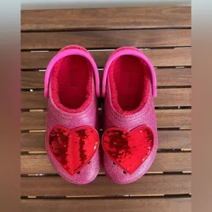 NWT Crocs Classic Lined Valentine’s Day 2023 Clog Women Size 8 (208385-6EN)