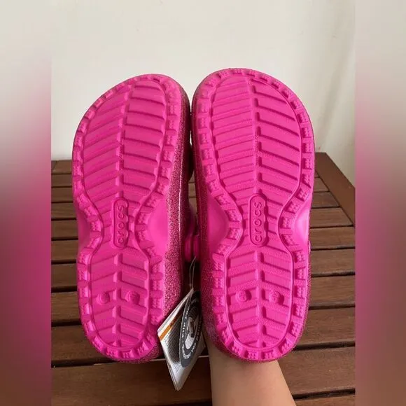 NWT Crocs Classic Lined Valentine’s Day 2023 Clog Women Size 8 (208385-6EN)