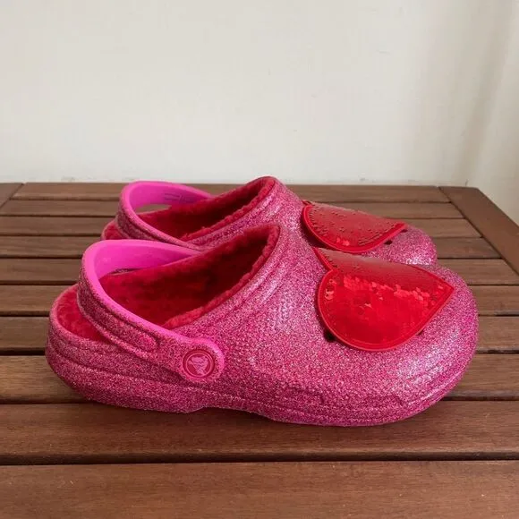 NWT Crocs Classic Lined Valentine’s Day 2023 Clog Women Size 8 (208385-6EN)
