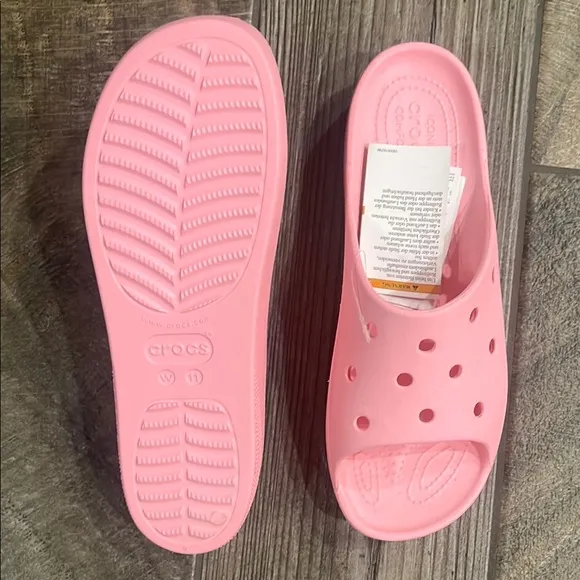 NWT CROCS Pink 1.5”Platform Shoes with vented top Accents