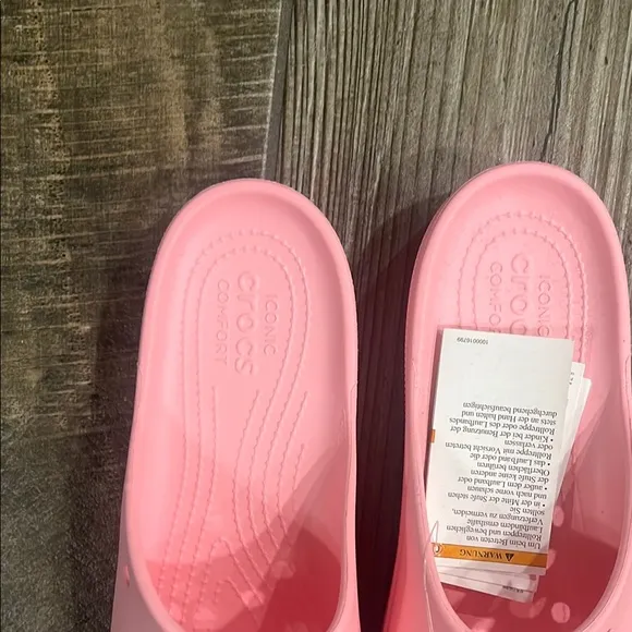 NWT CROCS Pink 1.5”Platform Shoes with vented top Accents