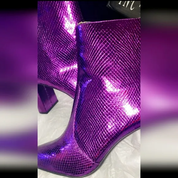 NWT Purple Holographic Snake Sparkle Shimmer Leather Bootie Party Boot Bootie