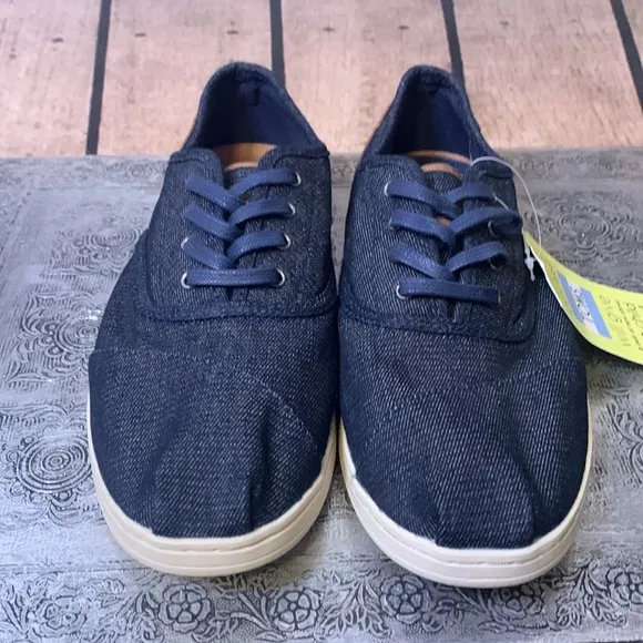 NWT Toms Blue &amp; Tan Tie Up Low Top Shoes Size 9
