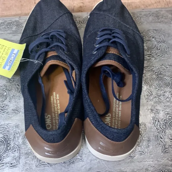 NWT Toms Blue &amp; Tan Tie Up Low Top Shoes Size 9