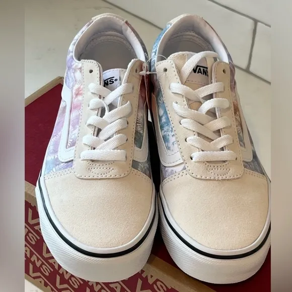 NWT! Vans Ward Pastel Heart Tie Dye Low Top Shoes Womens size 6 Brand new 🦄💜
