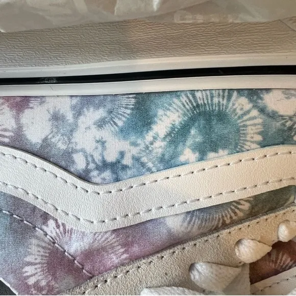 NWT! Vans Ward Pastel Heart Tie Dye Low Top Shoes Womens size 6 Brand new 🦄💜