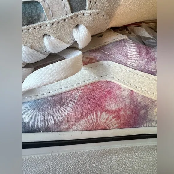 NWT! Vans Ward Pastel Heart Tie Dye Low Top Shoes Womens size 6 Brand new 🦄💜