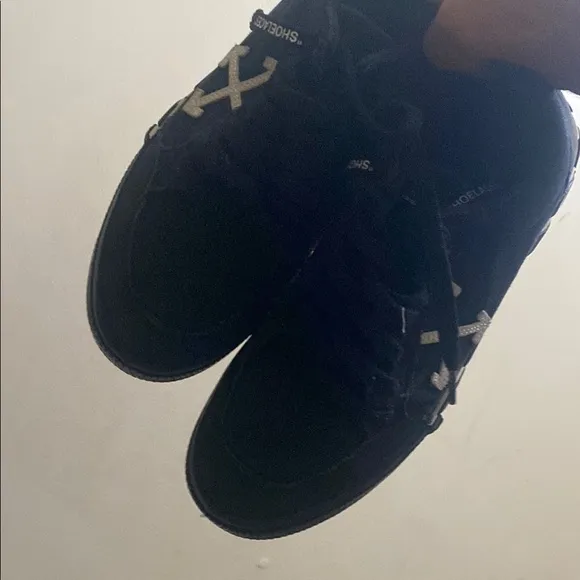 Off-White “Low top Vulcanized” missing tag
