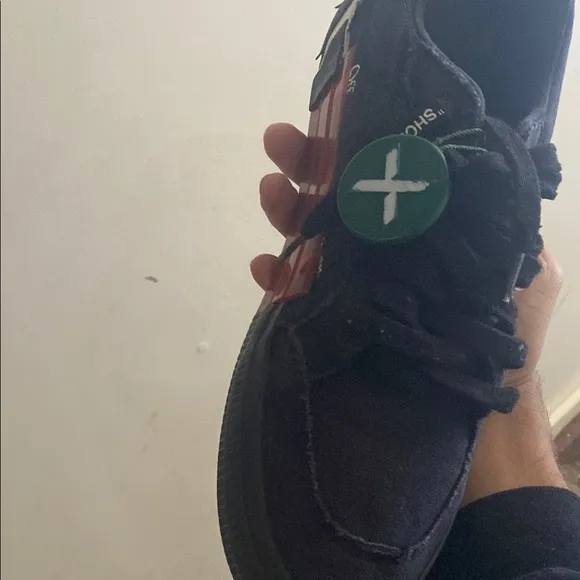 Off-White “Low top Vulcanized” missing tag