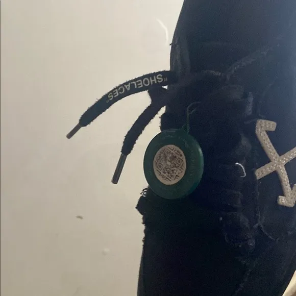 Off-White “Low top Vulcanized” missing tag
