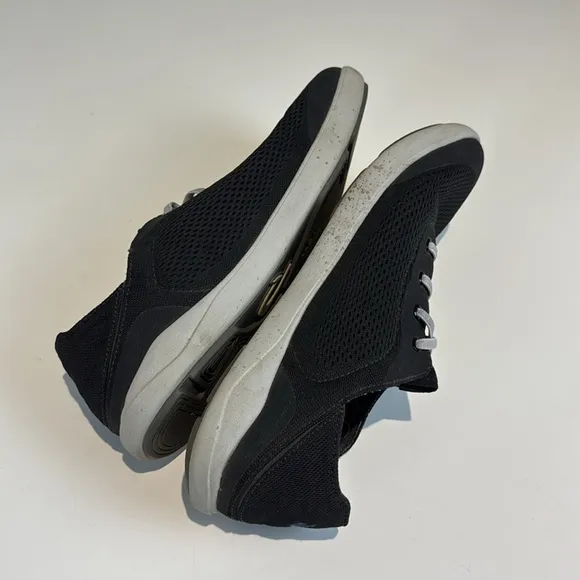 OluKai - Men's Moku Pae Shoes Size 11 Black