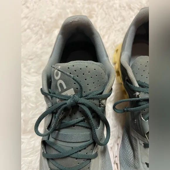 ON CLOUD HELION SWISS ENGINEERED RUNNING SHOES