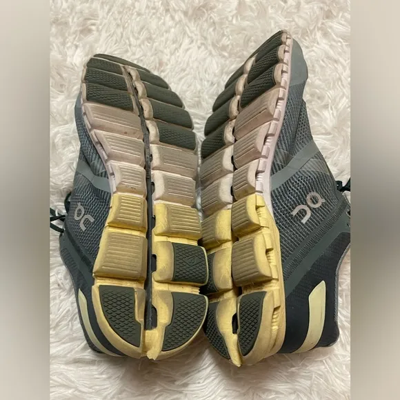 ON CLOUD HELION SWISS ENGINEERED RUNNING SHOES