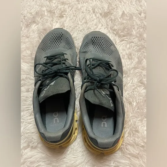 ON CLOUD HELION SWISS ENGINEERED RUNNING SHOES