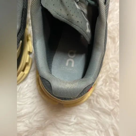 ON CLOUD HELION SWISS ENGINEERED RUNNING SHOES