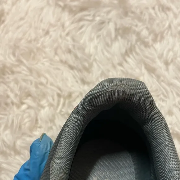 ON CLOUD HELION SWISS ENGINEERED RUNNING SHOES