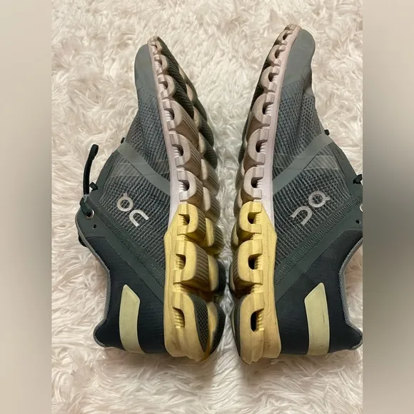 ON CLOUD HELION SWISS ENGINEERED RUNNING SHOES