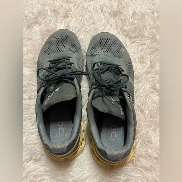 ON CLOUD HELION SWISS ENGINEERED RUNNING SHOES