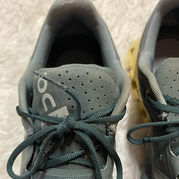 ON CLOUD HELION SWISS ENGINEERED RUNNING SHOES
