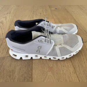 On Cloud Mens 5 Low Glacier White (Grey) Size 11.5