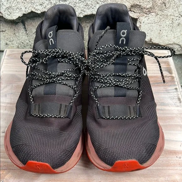 On cloud Running womens Black and Red Athletic Shoes size 10.5   S26