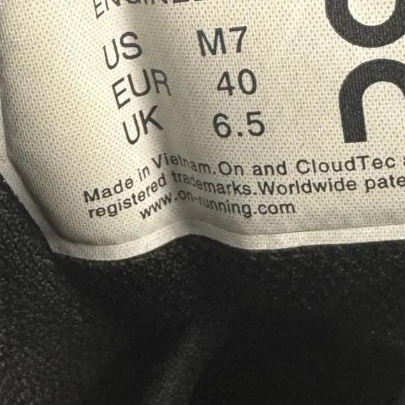 On Men's Cloudrock 2 Waterproof Black Hiking Boots Shoes Size US 7 EUC