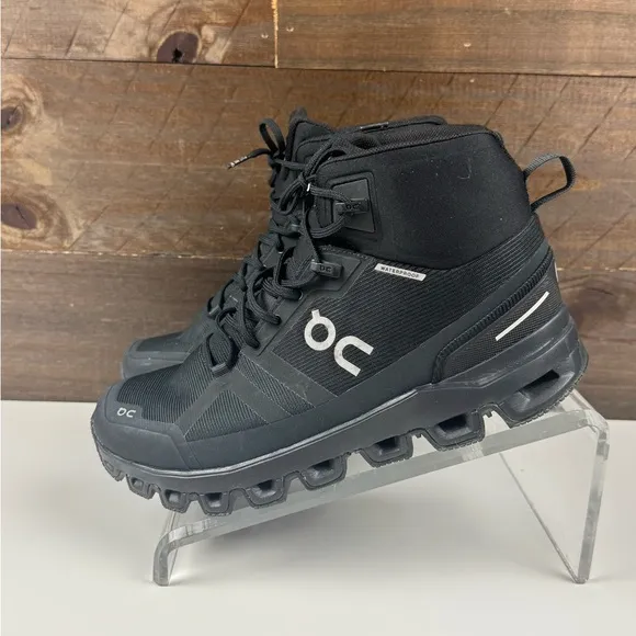 On Men's Cloudrock 2 Waterproof Black Hiking Boots Shoes Size US 7 EUC