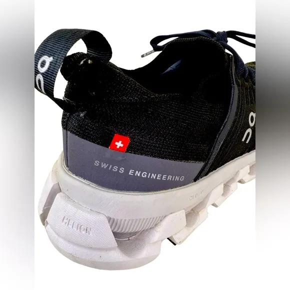 ON RUNNING CLOUDSWIFT 4 BLACK/WHITE SNEAKERS