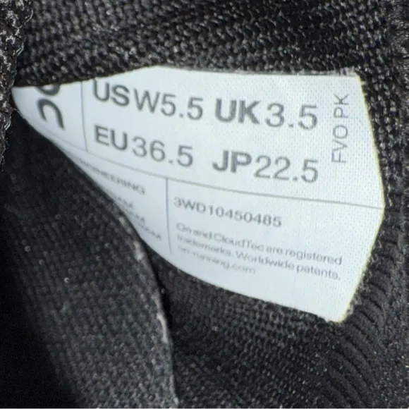 ON RUNNING CLOUDSWIFT 4 BLACK/WHITE SNEAKERS
