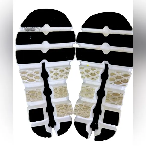 ON RUNNING CLOUDSWIFT 4 BLACK/WHITE SNEAKERS