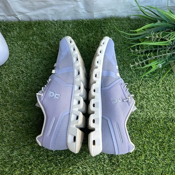 On Running On Cloud 5 Color: Nimbus/Alloy women 9.5 gently used