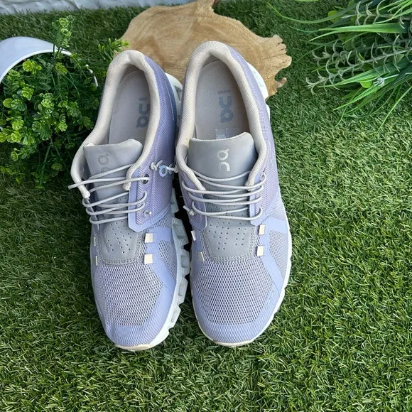 On Running On Cloud 5 Color: Nimbus/Alloy women 9.5 gently used