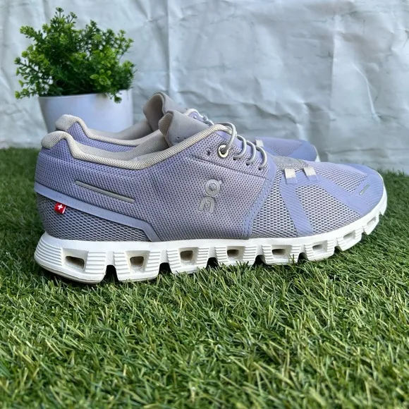 On Running On Cloud 5 Color: Nimbus/Alloy women 9.5 gently used