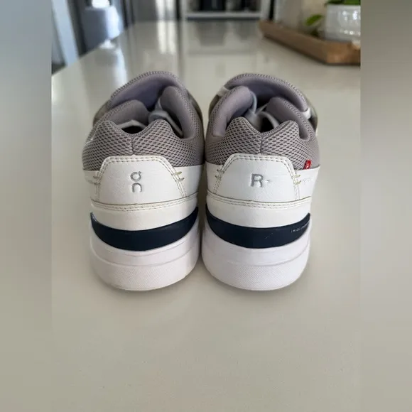 On Running The Roger Advantage Trainers Sneaker Shoes Womens Size 10 White Lilac