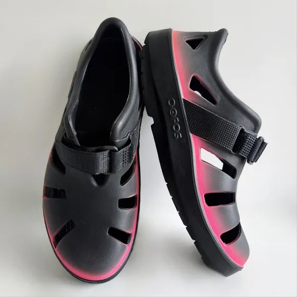 OOFOS Oocandoo Waterproof Open Shoes, Black &amp; Pink, Unisex W8/M6