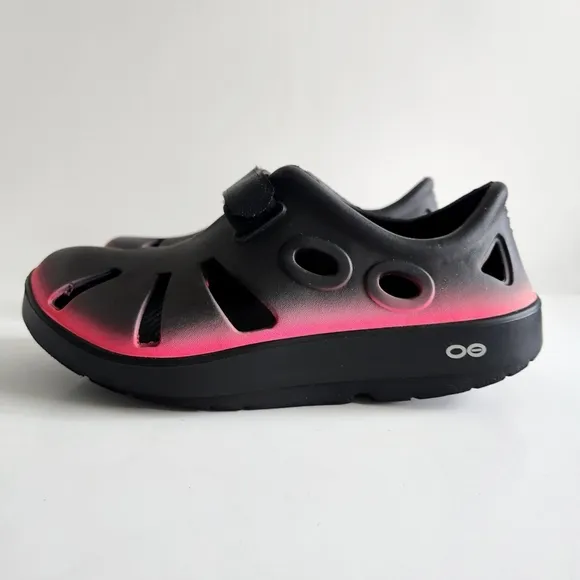 OOFOS Oocandoo Waterproof Open Shoes, Black &amp; Pink, Unisex W8/M6